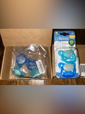 BRAND NEW Dr. Brown's Glow in the Dark Paci Set